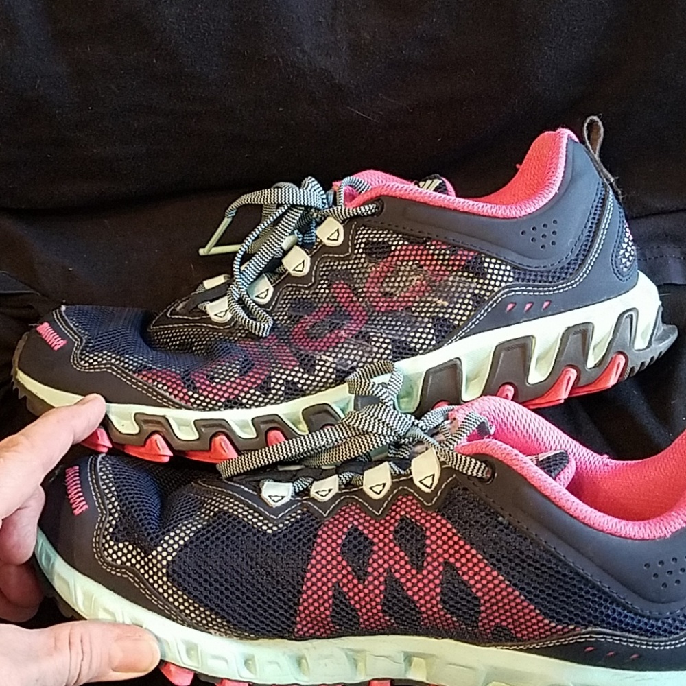 Adidas womens size 9 vigor TR
